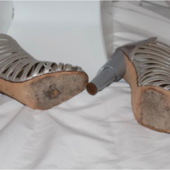 CHANEL Gray 2009 Cruise Cc Logo Patent Cage Size 40 - Picture 5 of 6